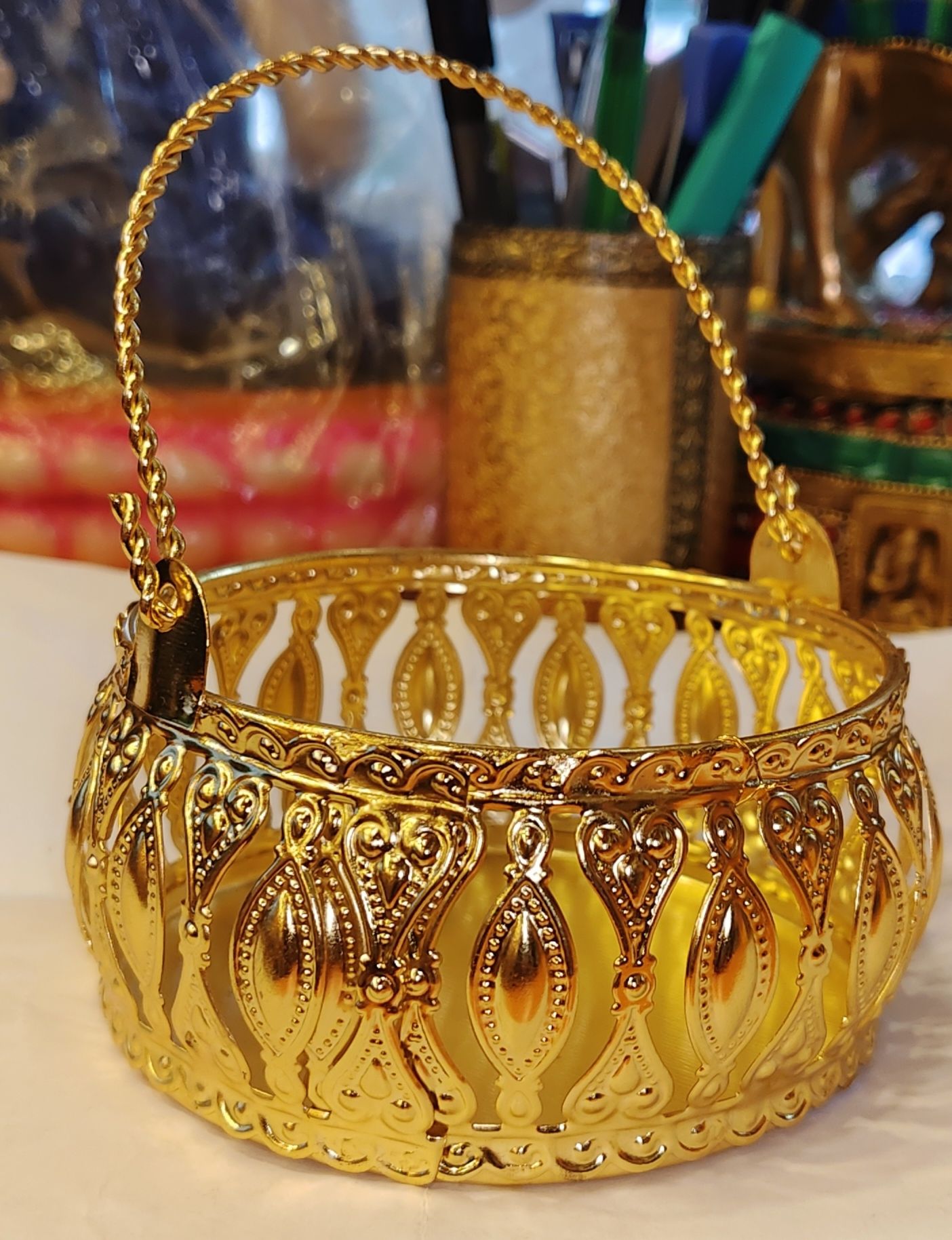 Flower basket gold